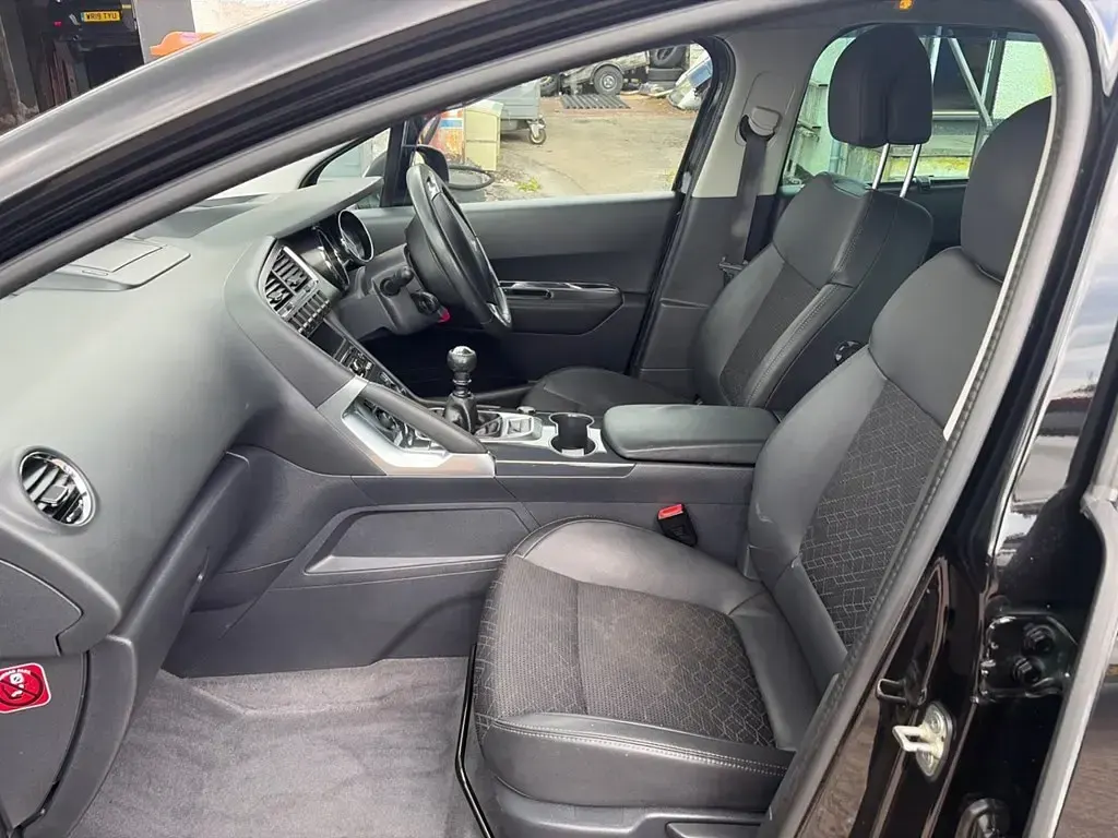 Used Peugeot 3008 Allure 120 HP (88 kW) 2015 Black Estate