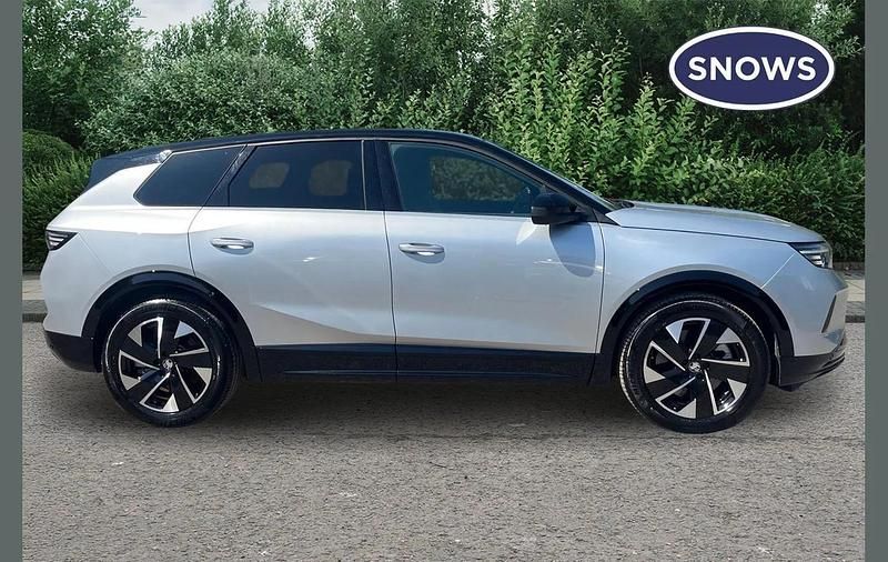 Second-hand Vauxhall Grandland 156 kW (213 CP) 2025 Gri SUV