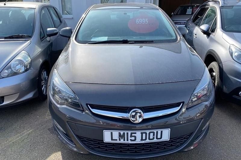 Used Vauxhall Astra Excite 100 HP (73 kW) 2015 Grey Hatchback