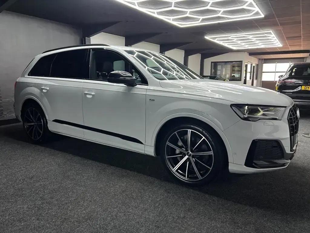 Used Audi Q7 Black Edition 231 HP (169 kW) 2022 White SUV