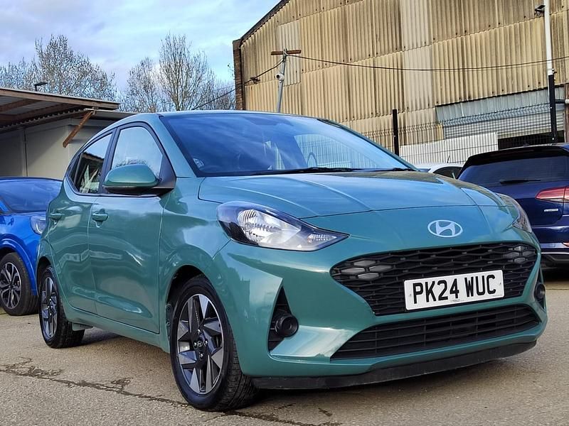 Used Hyundai i10 Advanced 66 HP (48 kW) 2024 Green Hatchback