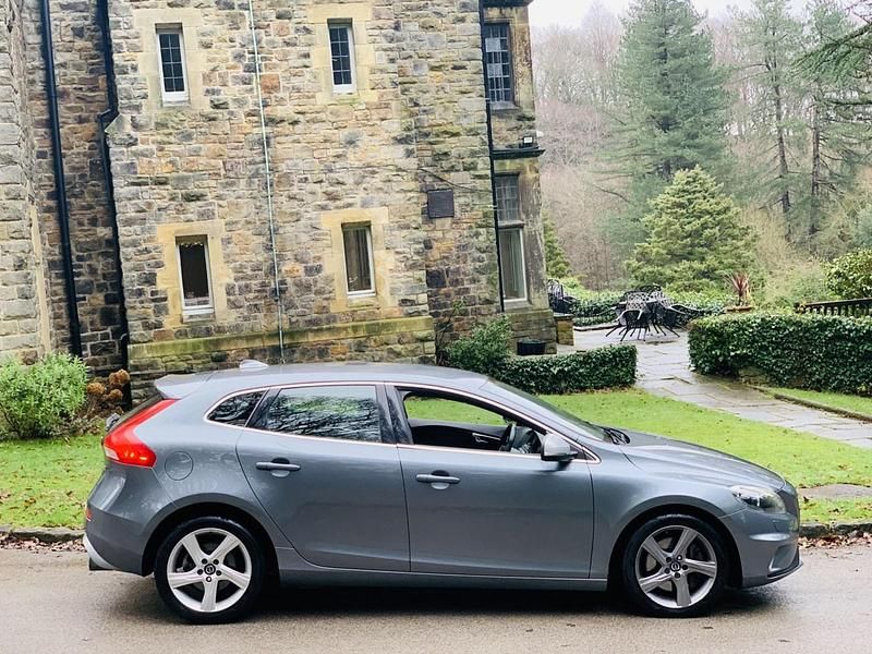 Used Volvo V40 R-Design 190 HP (139 kW) 2015 Grey Hatchback