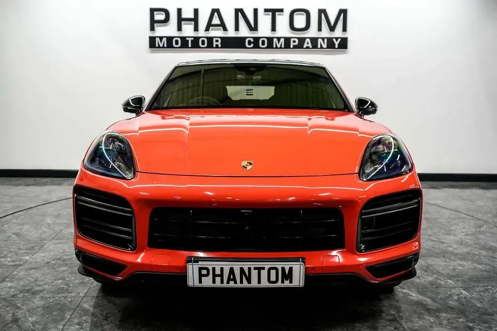 Used Porsche Cayenne Turbo 550 HP (404 kW) 2020 Orange SUV