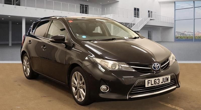 Black Used 2013 Toyota Auris Hybrid Hatchback | £7,532 (Fair price) - Image 1/4
