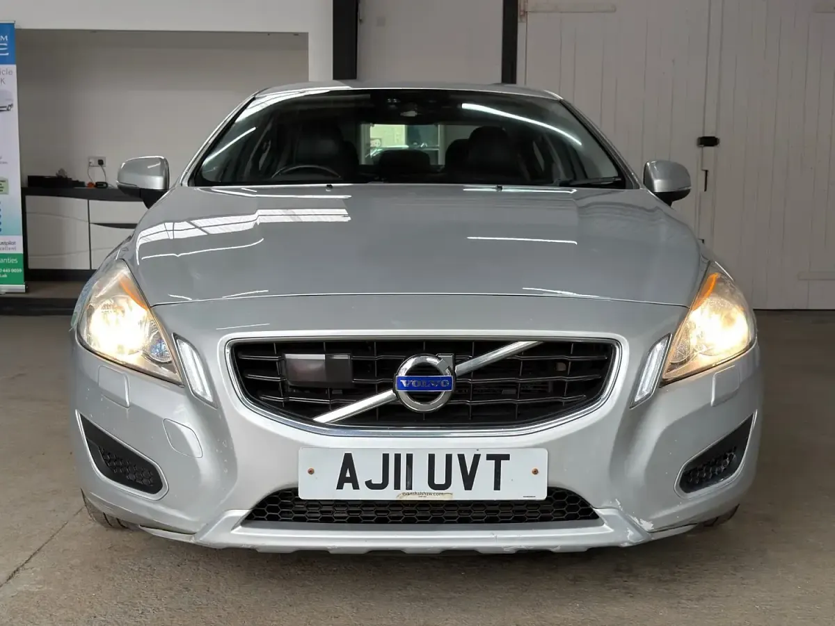Used Volvo S60 215 HP (158 kW) 2011 Silver Sedan
