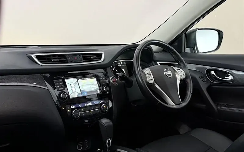 Used Nissan X-Trail Tekna 131 HP (96 kW) 2016 Silver SUV