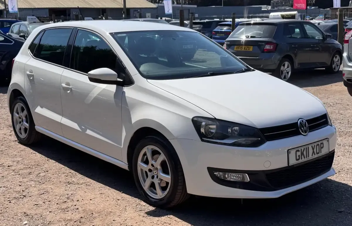Used VW Polo 70 HP (51 kW) 2011 White Hatchback