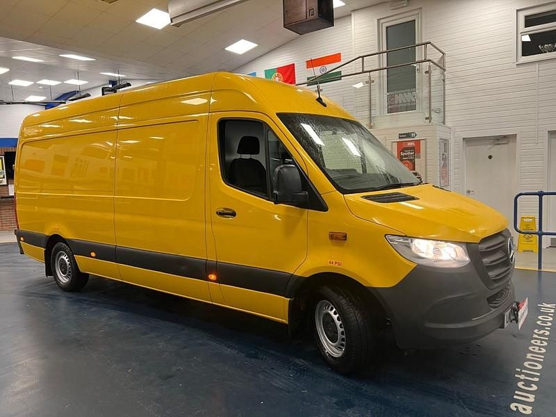 Used Mercedes Sprinter Progressive 143 HP (105 kW) 2020 Yellow Van
