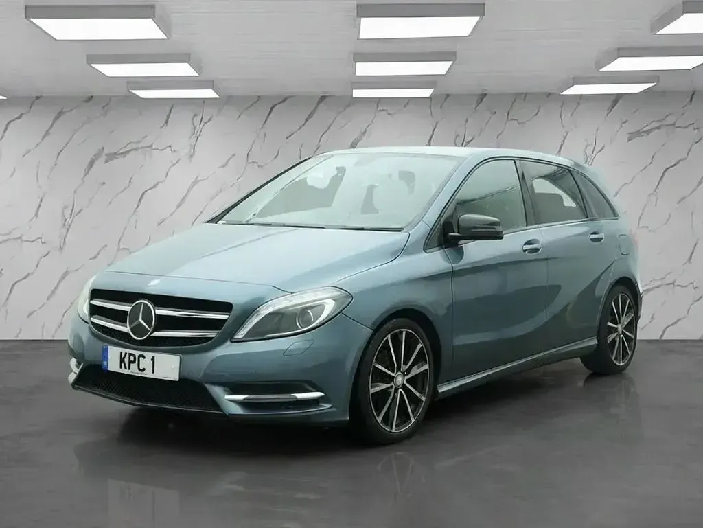 Begagnad Mercedes B180 109 HK (80 kW) 2012 Blå Minibuss