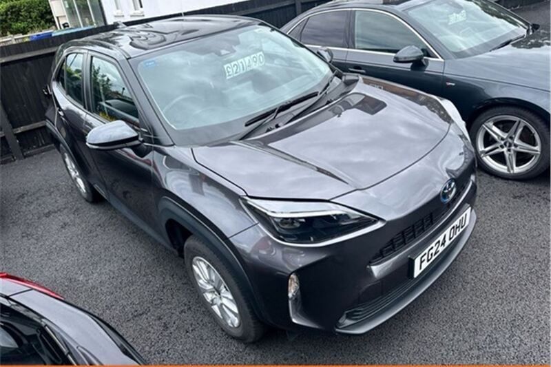 Grey Used 2024 Toyota Yaris SUV | £21,290 (Good price) - Image 1/3