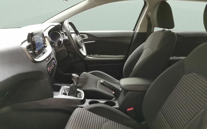 Used Kia Ceed Sportswagon 120 HP (88 kW) 2022 White Estate