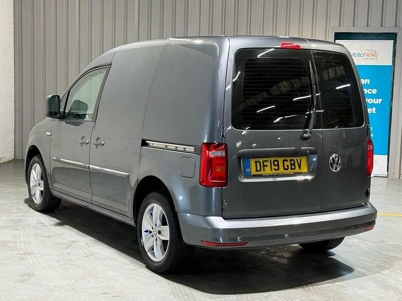 Begagnad VW Caddy Highline 150 HK (110 kW) 2019 Grå Minibuss
