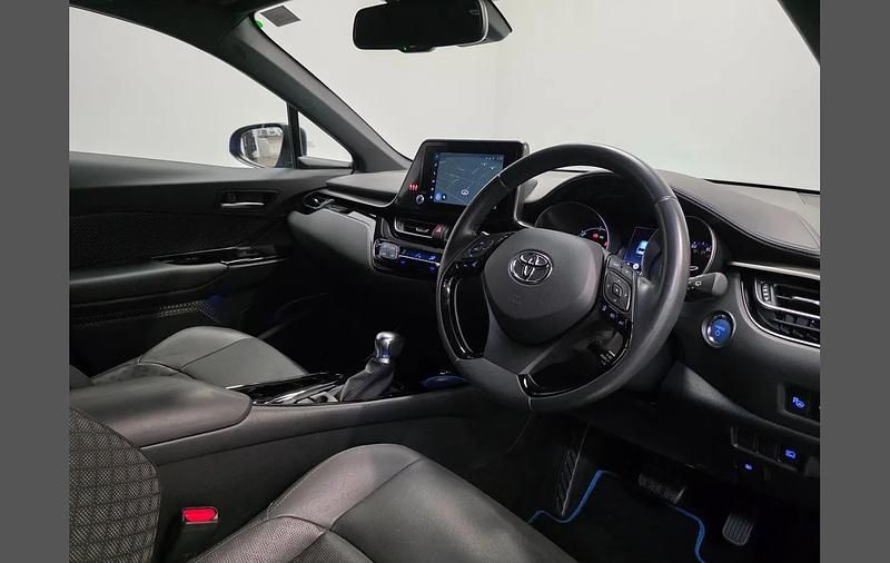 Used Toyota C-HR Design 120 HP (88 kW) 2023 Blue SUV