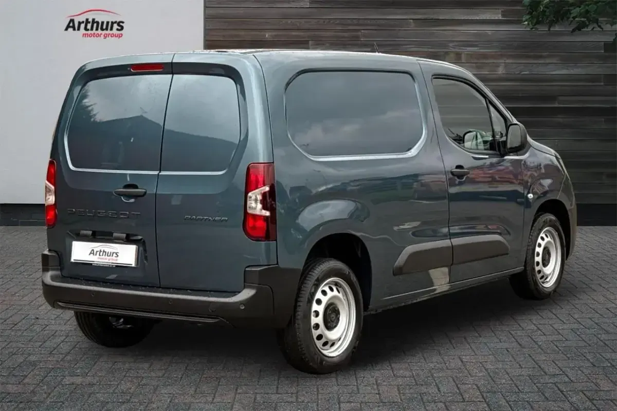 New Peugeot Partner 101 HP (74 kW) 2026 Blue MPV