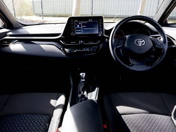 Used Toyota C-HR 122 HP (89 kW) 2022 Purple SUV