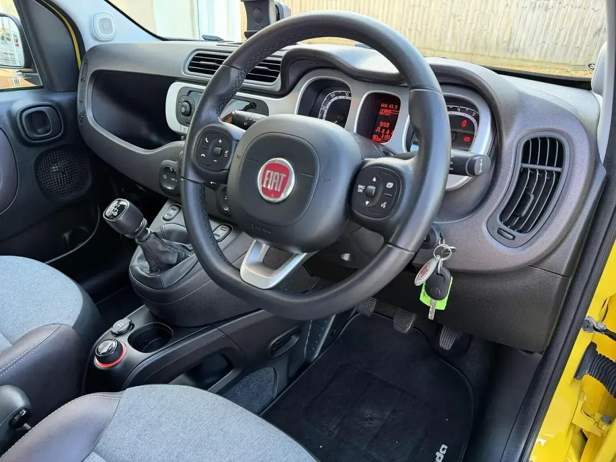 Used Fiat Panda Cross Cross 90 HP (66 kW) 2020 Yellow Hatchback