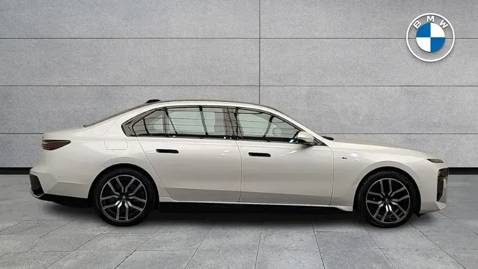 Used BMW i7 M Sport 400 kW (544 HP) 2023 White Sedan