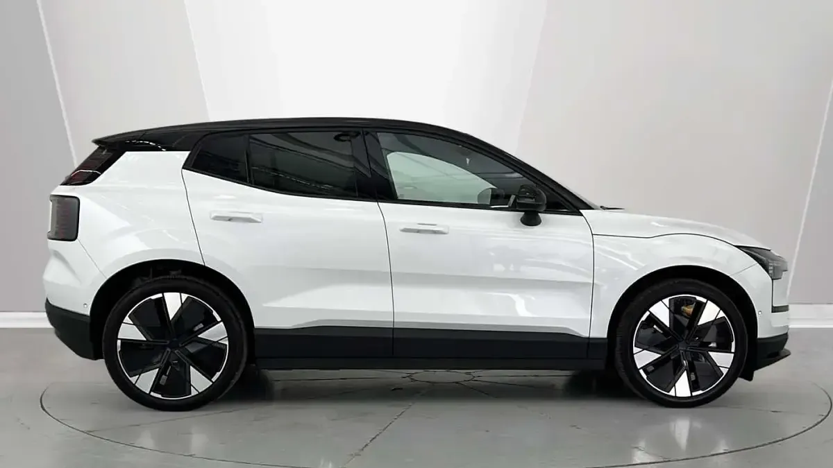 Used Volvo EX30 Performance 314 kW (428 HP) 2025 White SUV