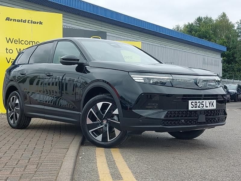Two coat metallic carbon black New 2025 Vauxhall Grandland X SUV | £28,998 (Good price) - Image 1/4