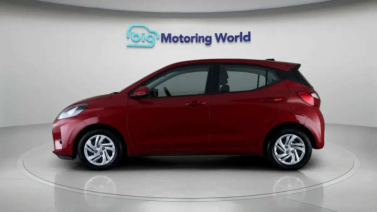 Used Hyundai i10 SE 67 HP (49 kW) 2022 Red Hatchback