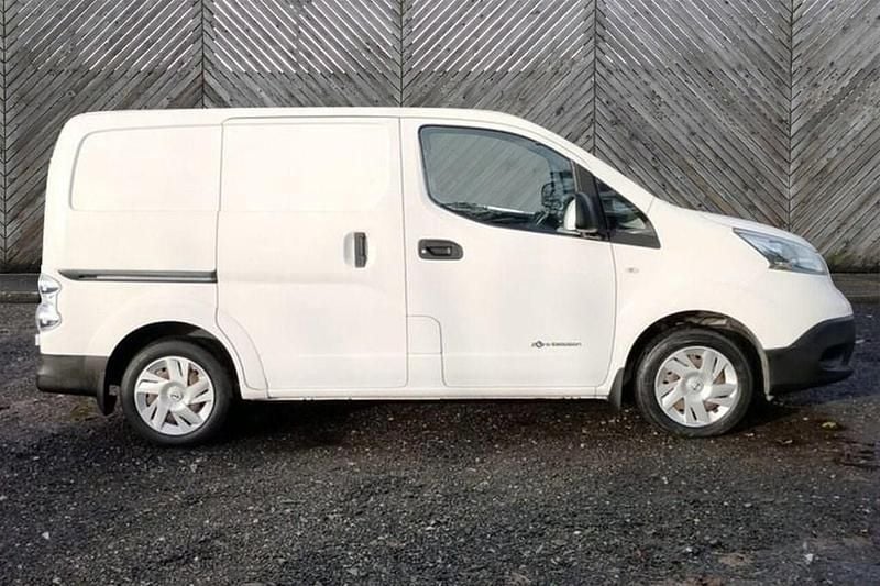 Used Nissan e-NV200 Acenta 80 kW (109 HP) 2015 White MPV