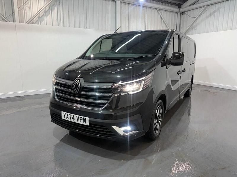 Used Renault Trafic 150 HP (110 kW) 2024 Black MPV