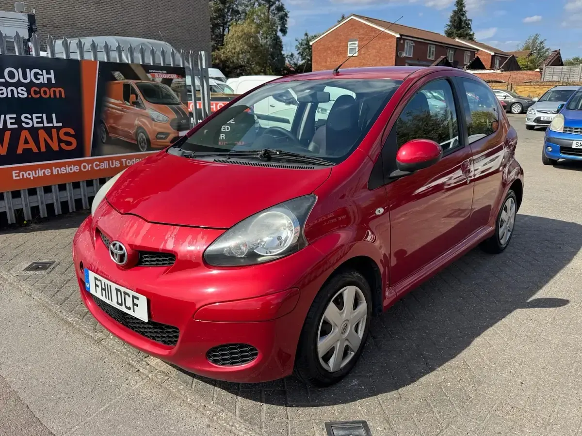 Used Toyota Aygo 68 HP (50 kW) 2011 Red Hatchback