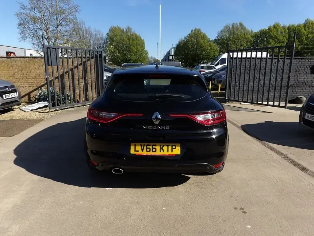 Used Renault Mégane III Dynamique 110 HP (80 kW) 2016 Black Hatchback