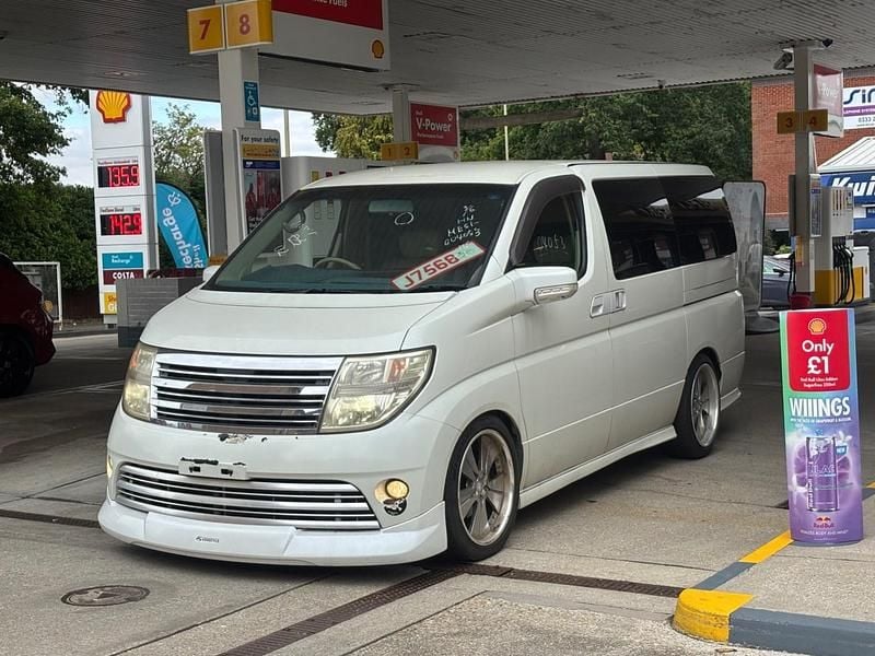 White Used 2005 Nissan Elgrand MPV | £7,495 (Super price) - Image 1/2