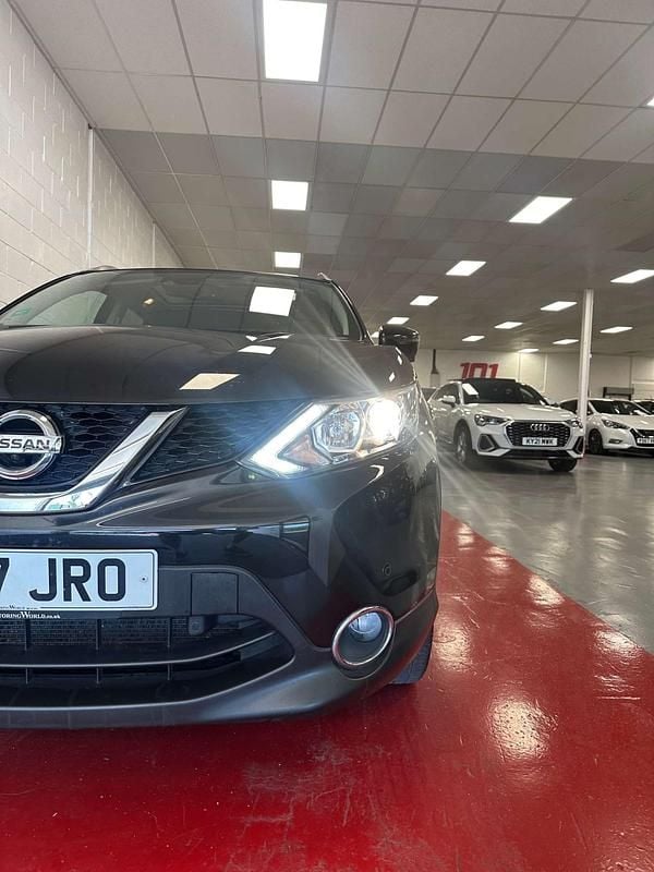 Used Nissan Qashqai N-Connecta 115 HP (84 kW) 2017 Black SUV