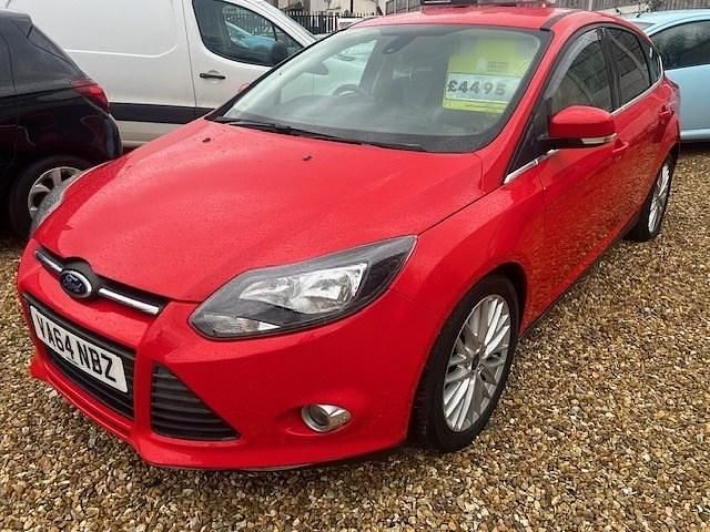 Used Ford Focus Zetec 125 HP (91 kW) 2015 Red Hatchback