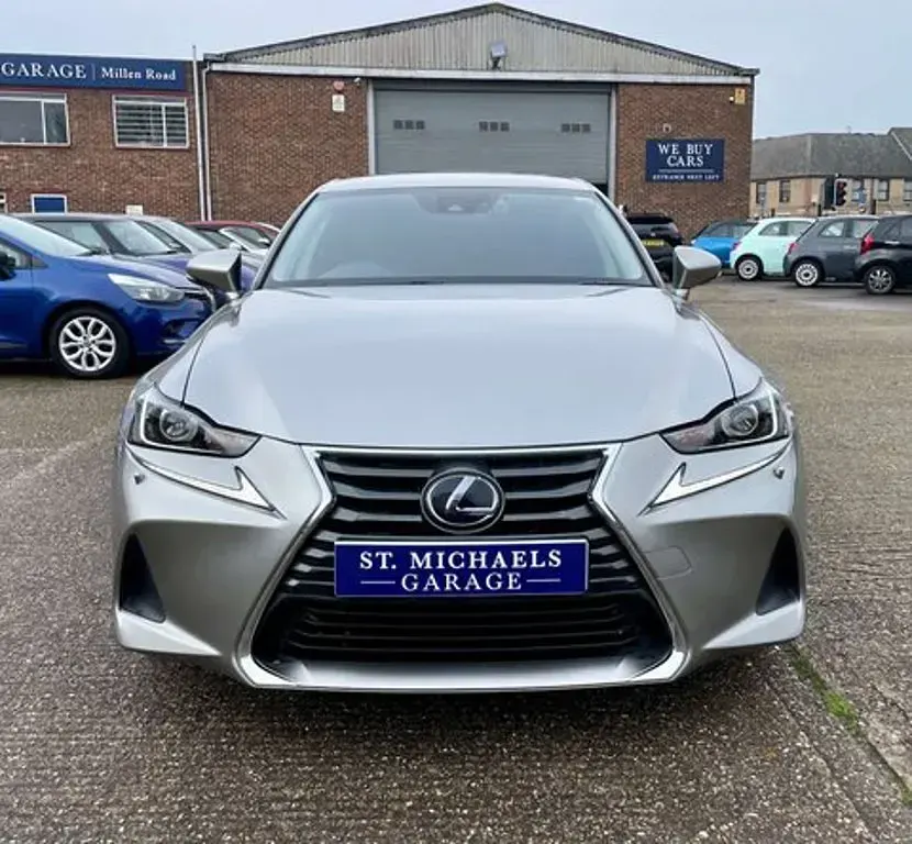 Used Lexus IS300h 220 HP (161 kW) 2018 Silver Sedan