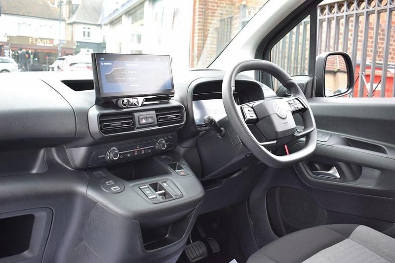 Used Citroën e-Berlingo 100 kW (136 HP) 2024 Black MPV