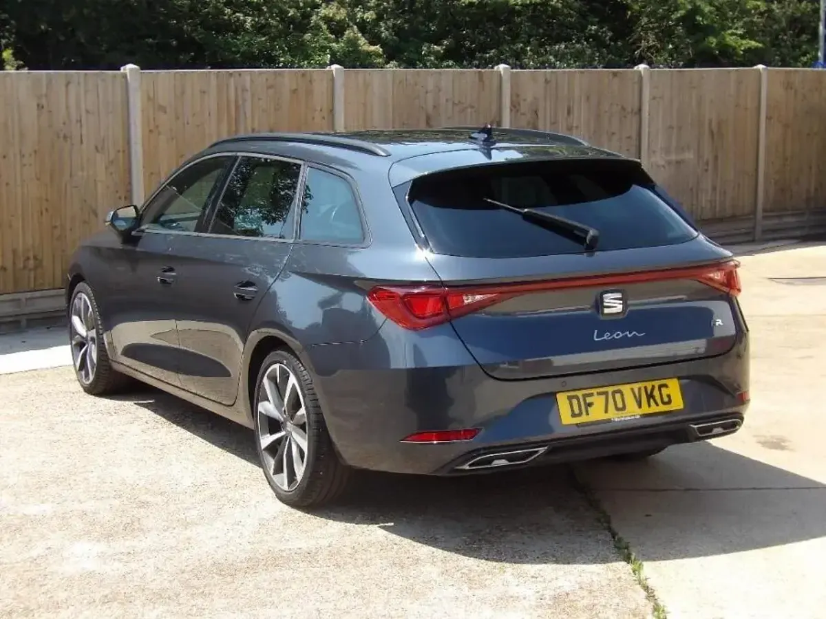 Used Seat Leon FR Sport 128 HP (94 kW) 2021 Grey Estate