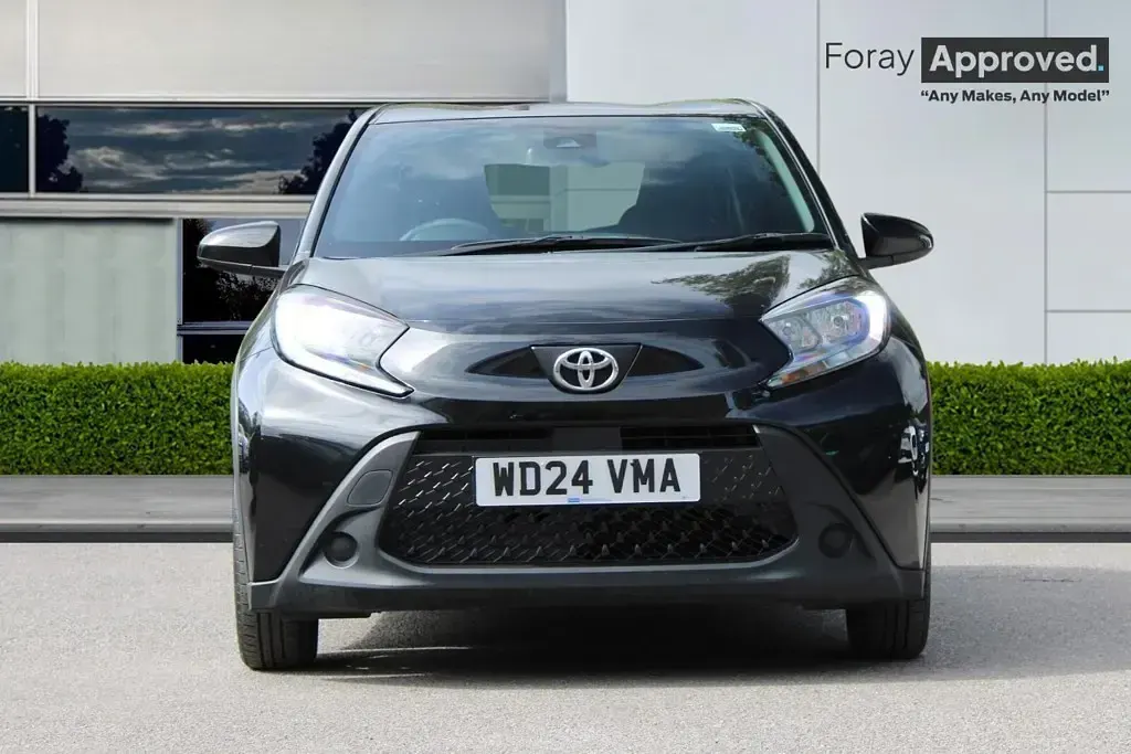Used Toyota Aygo X PURE 72 HP (52 kW) 2024 Black SUV