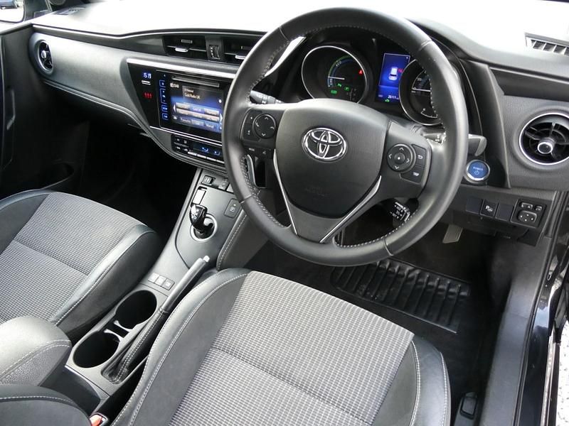 Used Toyota Auris Hybrid 2016 Black Hatchback