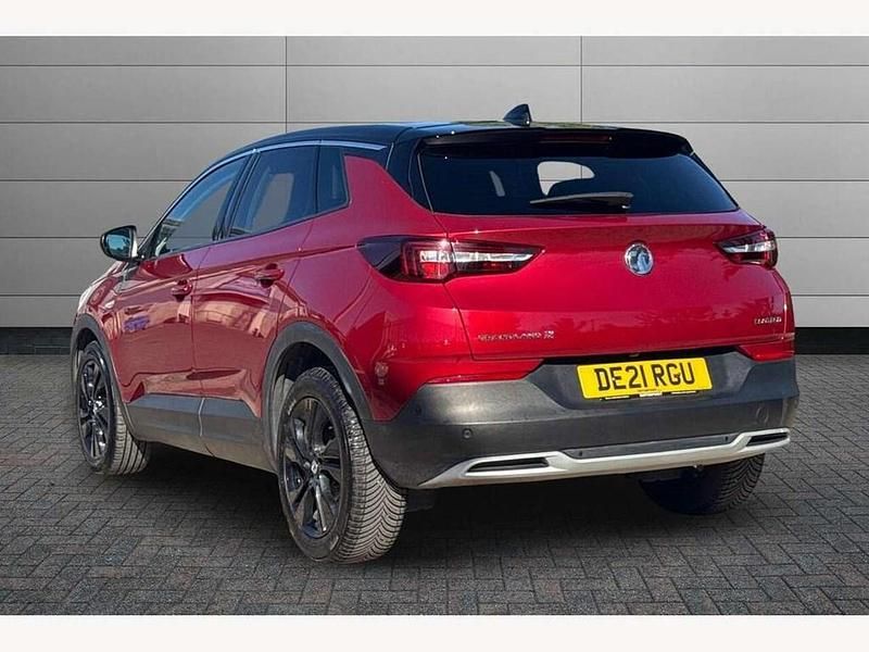Used Vauxhall Grandland X SRi 130 HP (95 kW) 2021 Red SUV