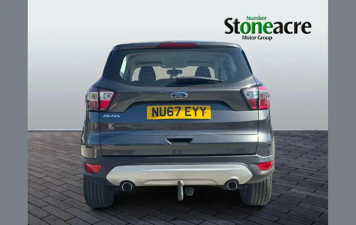 Second-hand Ford Kuga Zetec 120 CP (88 kW) 2017 Gri SUV