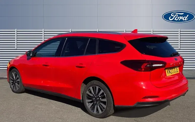 Usado Ford Focus Titanium X 125 CV (91 kW) 2023 Rojo Familiar