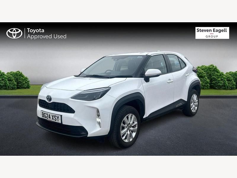 Used Toyota Yaris Hybrid 2024 White Hatchback
