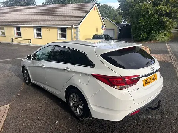 Used Hyundai i40 SE 141 HP (103 kW) 2017 White Estate