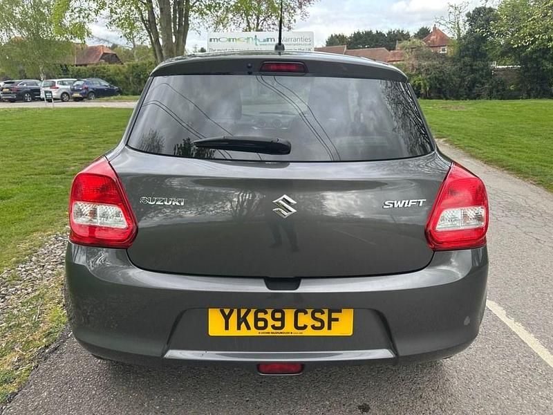 Usado Suzuki Swift SZ3 90 HP (66 kW) 2019 Cinzento Citadino