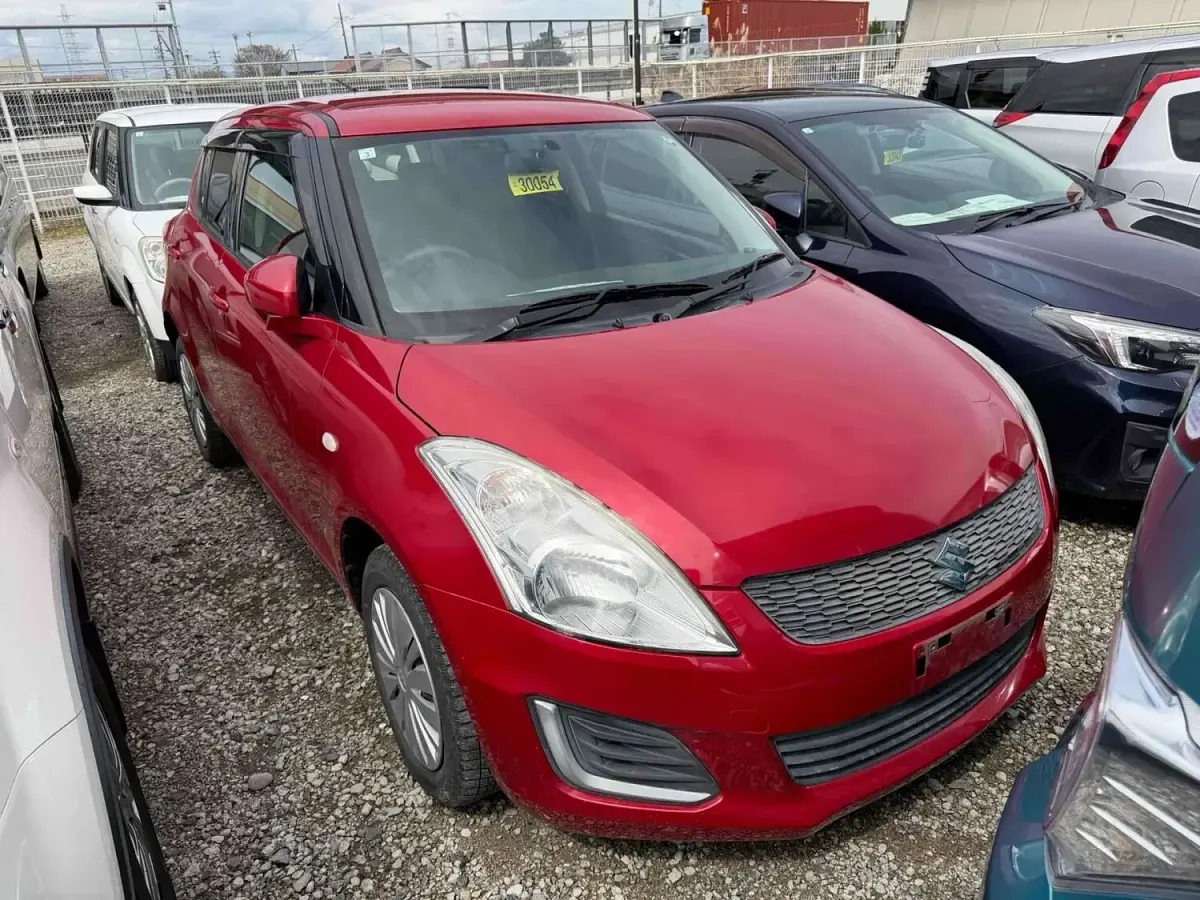 Used Suzuki Swift 94 HP (69 kW) 2015 Red Hatchback