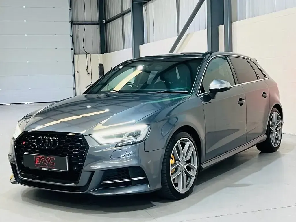 Usado Audi S3 Sportback Design 310 HP (228 kW) 2017 Cinzento Citadino