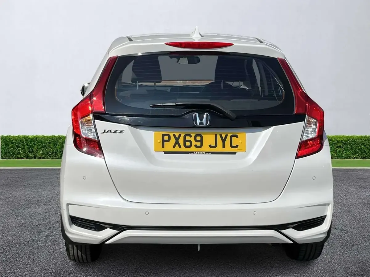 Used Honda Jazz SE 102 HP (75 kW) 2019 White Hatchback