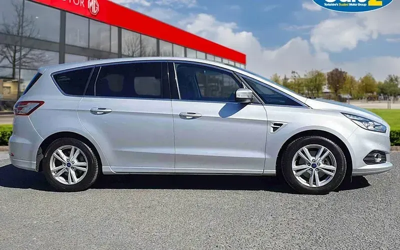 Begagnad Ford S-MAX Titanium 150 HK (110 kW) 2018 Minibuss