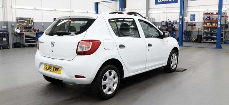 Begagnad Dacia Sandero Ambiance 2016 Vit Halvkombi