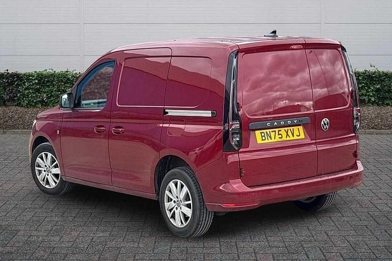 Begagnad VW Caddy Pro 122 HK (89 kW) 2025 Röd Minibuss