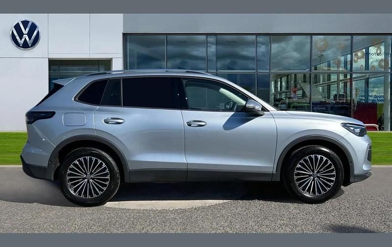 Używany VW Tiguan Match 128 KM (94 kW) 2026 Srebrny SUV