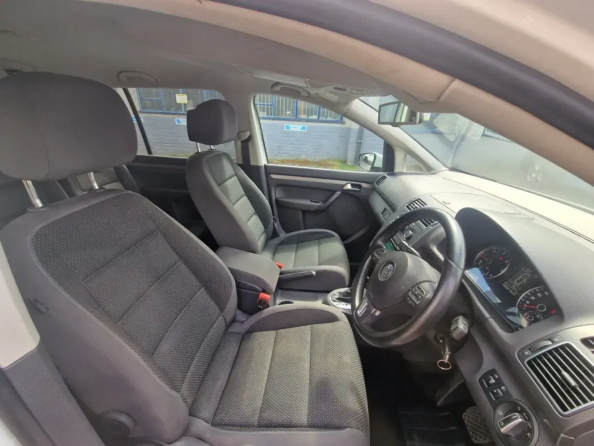 Used VW Touran SE 105 HP (77 kW) 2015 White MPV